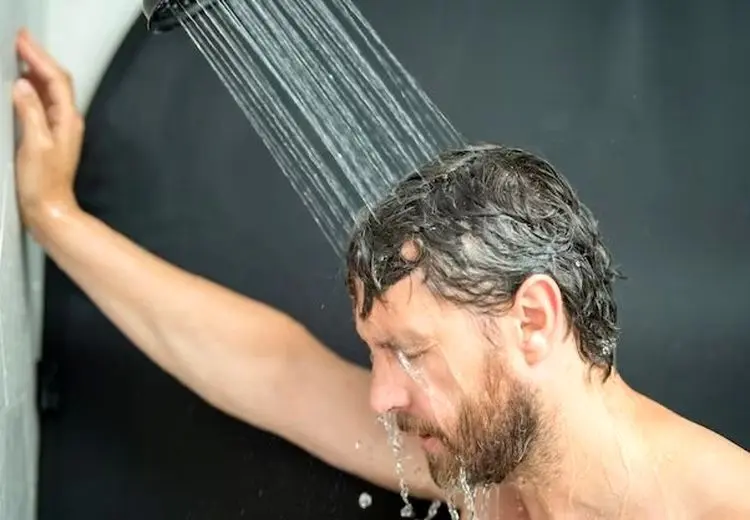 دوش آب سرد برای چه کسانی خوب نیست؟