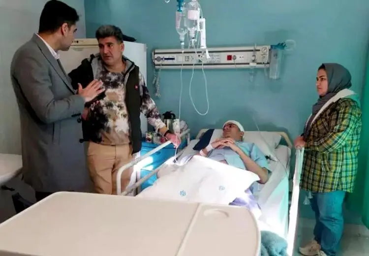عیادت پیمان حدادی از هوادار مصدوم پرسپولیس !