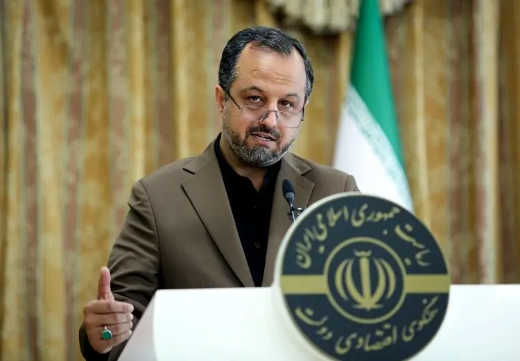 فنر قیمت دلار در رفت!/ سخنگوی اقتصادی دولت: تقصیر تنش های نظامی منطقه است
