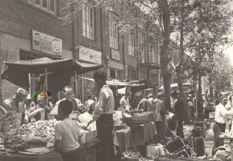 عجیب‌ترین مغازه تهران؛ کفش کیلویی ۲ تومن + عکس