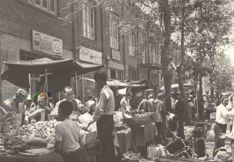 عجیب‌ترین مغازه تهران؛ کفش کیلویی ۲ تومن + عکس