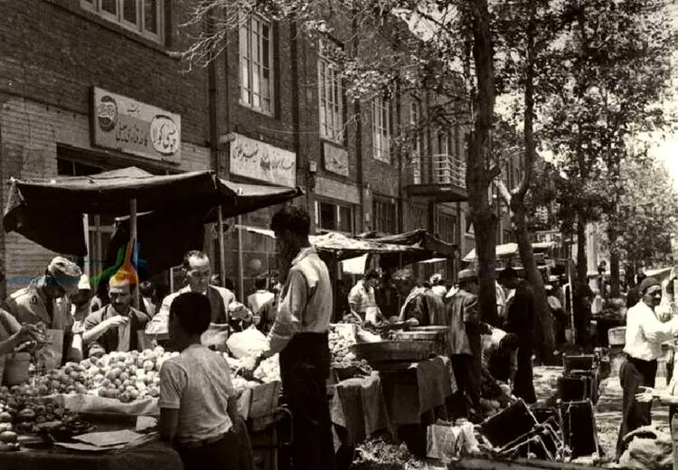 عجیب‌ترین مغازه تهران؛ کفش کیلویی ۲ تومن + عکس