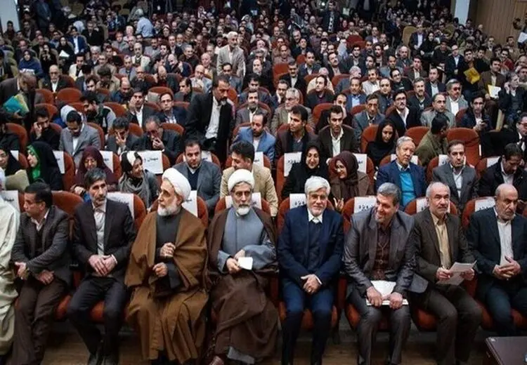 ادعای کیهان: اصلاح طلبان چراغ خاموش در انتخابات مجلس ثبت‌نام کرده‌اند