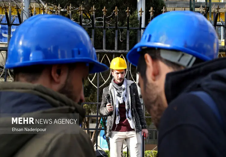 تجمع کارگران و دانشجویان مقابل وزارت کار