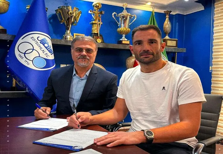 دروازه بان خارجی استقلال قرارداد امضا کرد + عکس