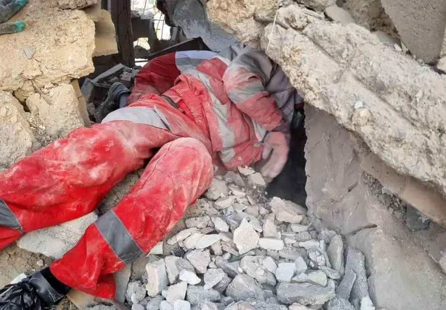 نجات ۸۰۰ مصدوم زنده از زیر آوار در تهران