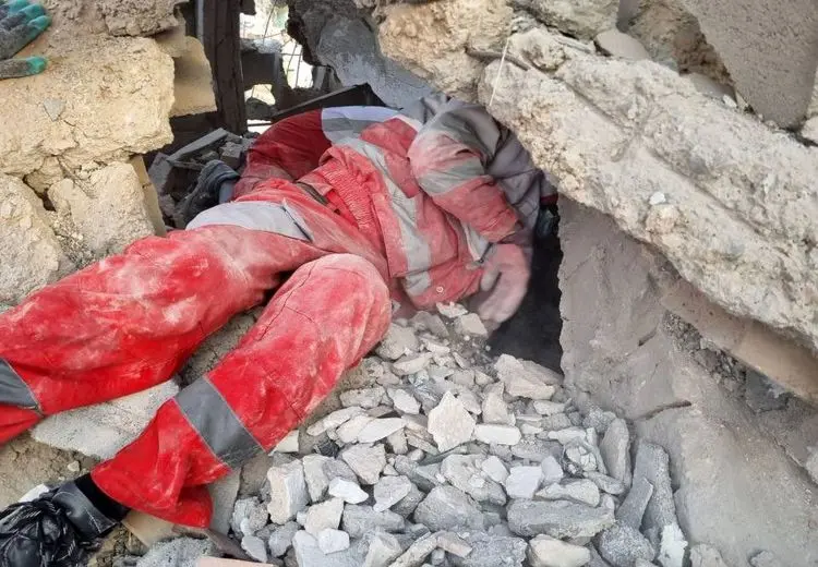 نجات ۸۰۰ مصدوم زنده از زیر آوار در تهران