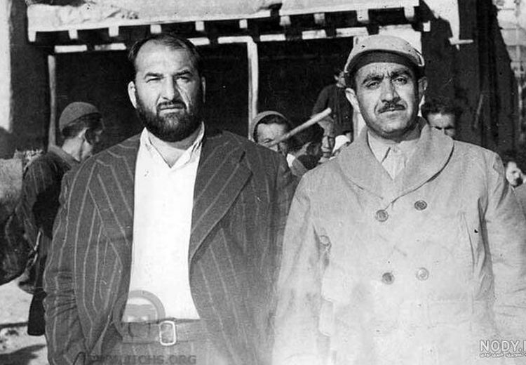  شعبان بی‌مخ در حال روبوسی با نواب‌ صفوی