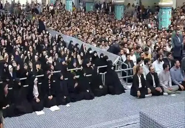 شوخی رهبر انقلاب با درخواست هدیه یک دانشجو