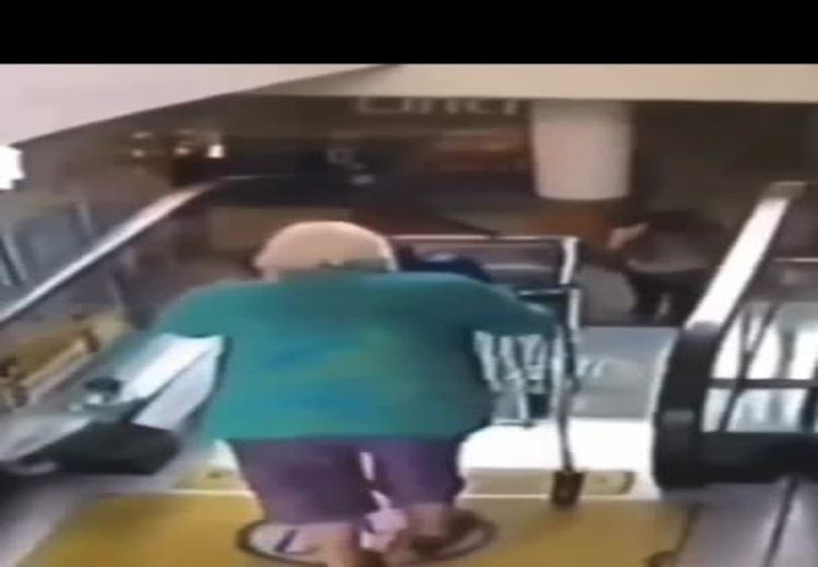 لحظه وحشتناک سقوط یک زن از پله برقی