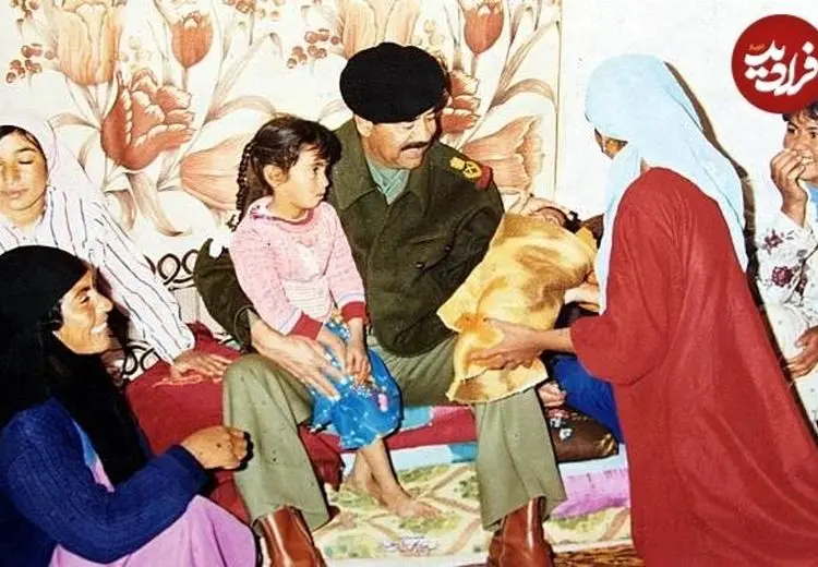 صدام حسین در حال بازدید از یک خانواده کشاورز در سال ۱۳۶۲
