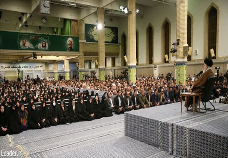 رهبر انقلاب: دانش‌آموزان باید بدانند چرا ایران حاضر به ایجاد روابط با برخی کشورها و دولت‌ها نیست