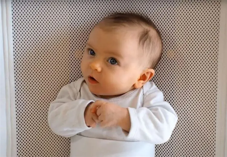 رفلاکس‌های متعدد نوزادان چه زمانی به پایان می‌رسد؟
