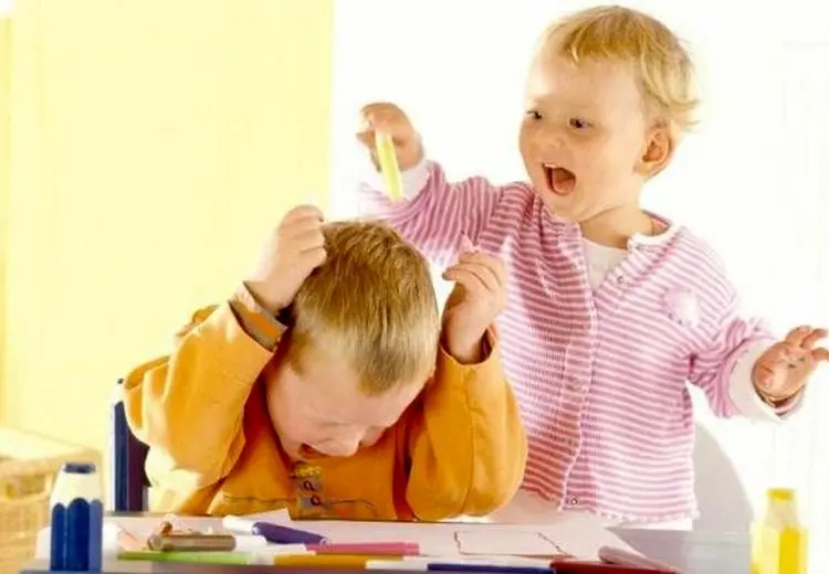 شیطنت کودک و اختلال بیش‌فعالی چه تفاوتی دارند؟