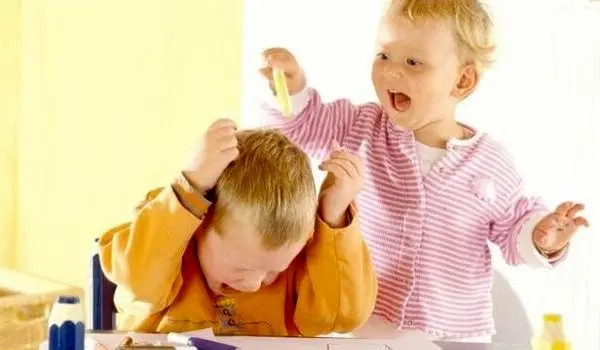 شیطنت کودک و اختلال بیش‌فعالی چه تفاوتی دارند؟