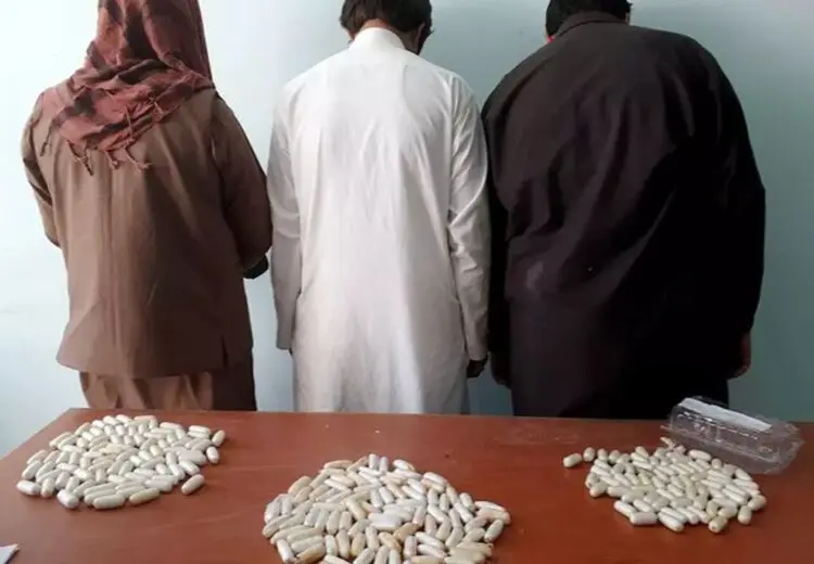 دستگیری چهار مسافر که ۳۵۰ بسته هروئین را بلعیده بودند