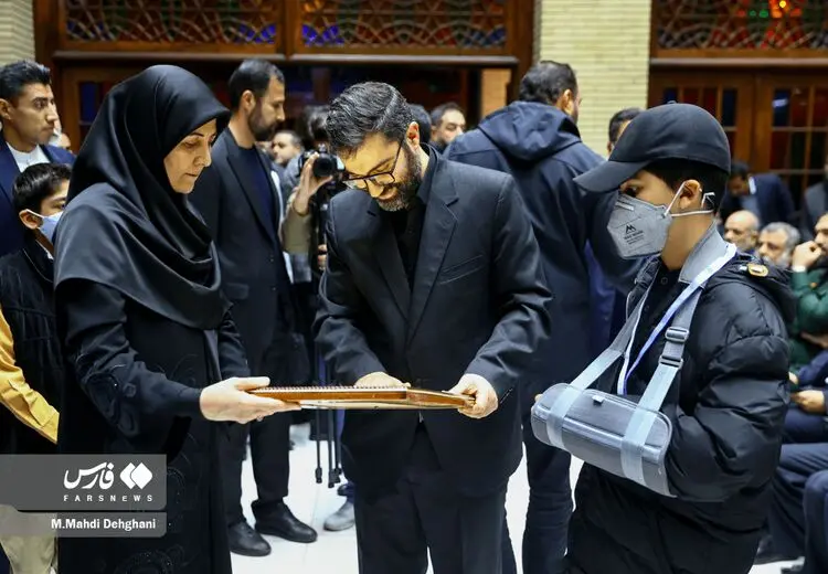 چه کسانی به مراسم ختم همسر و ۲ فرزند سقاب اصفهانی رفتند؟