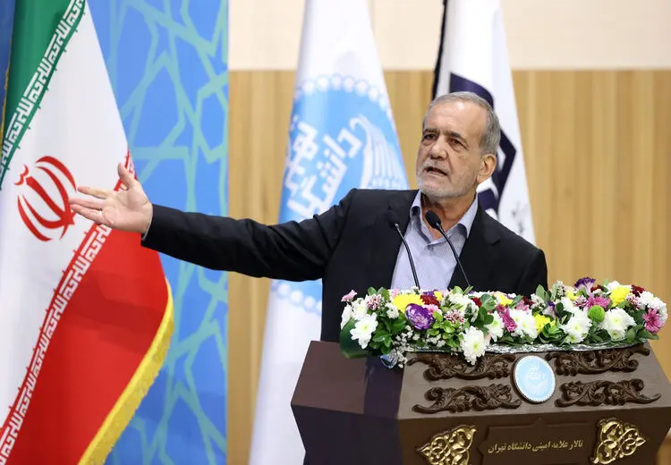 ماجرای اعتراض‌ها در مراسم آغاز سال تحصیلی دانشگاه‌ها با حضور پزشکیان چه بود؟ + فیلم