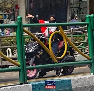  تصویر صداوسیما از زن موتورسوار در راهپیمایی ۲۲ بهمن