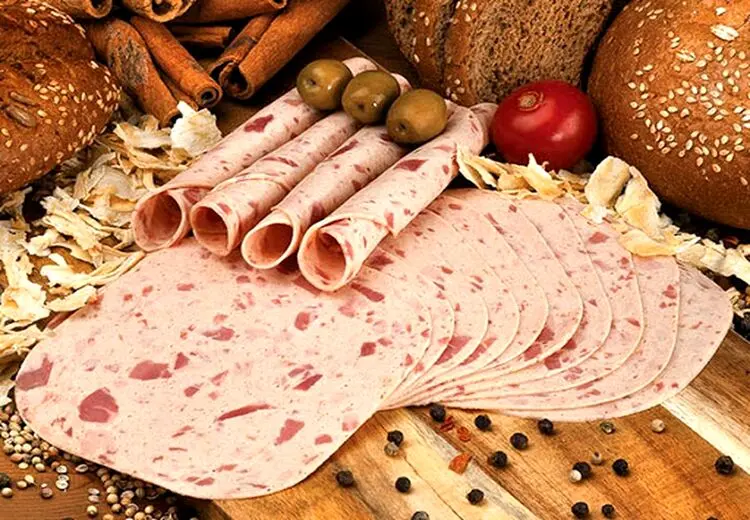 قیمت گوشت و کالباس در بازار چند؟