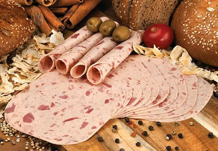 قیمت گوشت و کالباس در بازار چند؟