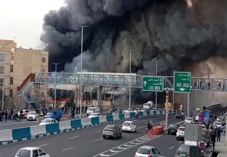 تصاویری از آتش‌سوزی گسترده در غرب تهران