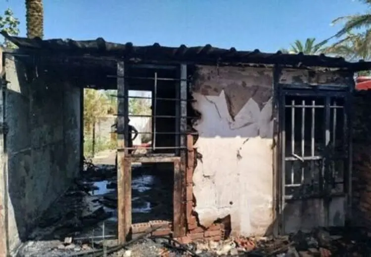 مرگ کودک ۷ ساله در آتش‌سوزی کانکس در بم