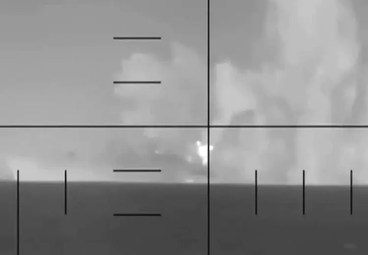  لحظه‌ای که آمریکا ناوچه ایران را در نزدیکی سریلانکا هدف قرار داد!


