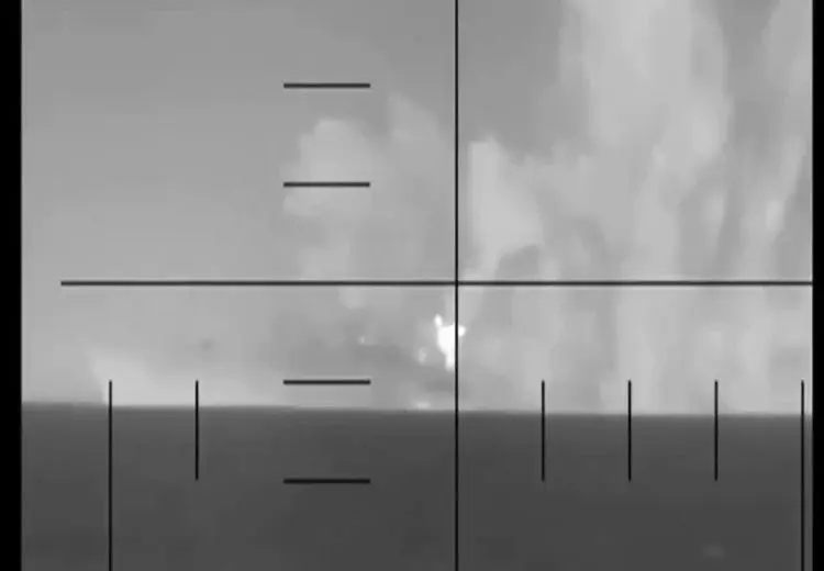  لحظه‌ای که آمریکا ناوچه ایران را در نزدیکی سریلانکا هدف قرار داد!


