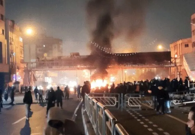 هنوز دو ماه نشده می‌خواهید فیلمی از حوادث دی ماه بسازید؟ واقعا که خیلی ...
