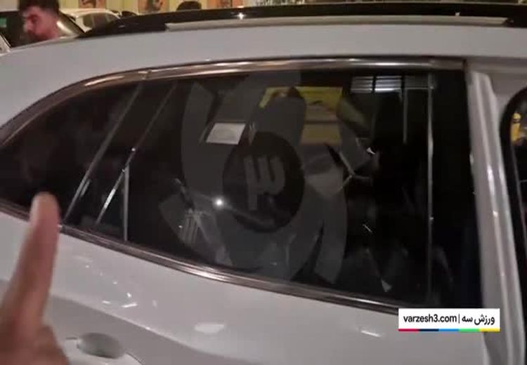 لحظه ترک استادیوم توسط سیدورف بدون پاسخگویی به خبرنگاران