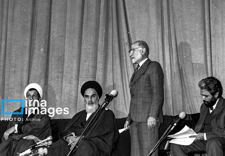 تصاویر معارفه مهدی بازرگان به عنوان نخست وزیر