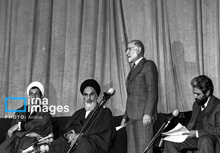تصاویر معارفه مهدی بازرگان به عنوان نخست وزیر