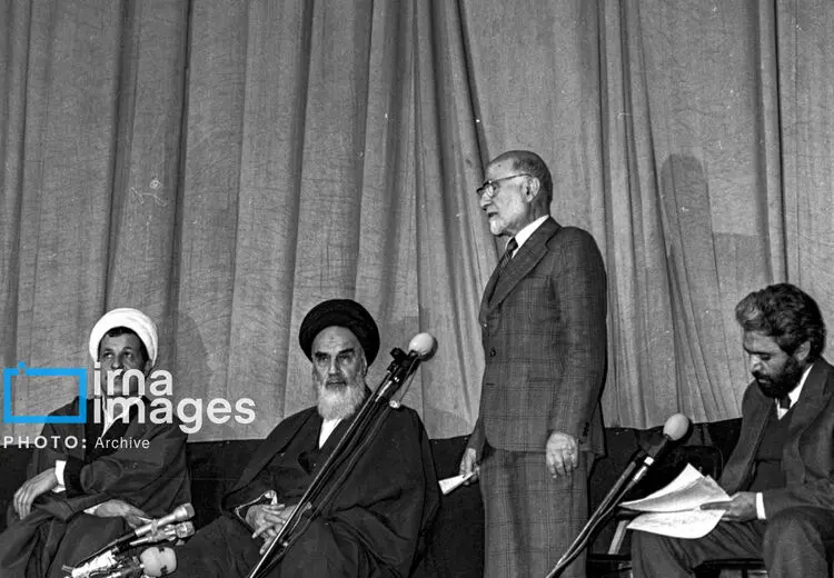 تصاویر معارفه مهدی بازرگان به عنوان نخست وزیر