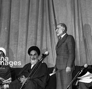 تصاویر معارفه مهدی بازرگان به عنوان نخست وزیر