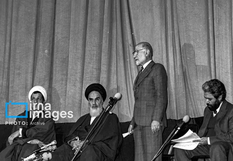 تصاویر معارفه مهدی بازرگان به عنوان نخست وزیر