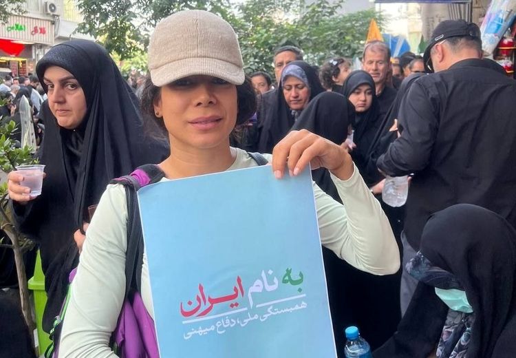 چند تصویر از زنان با پوشش متفاوت در مراسم تشییع شهدای حمله اسراییل