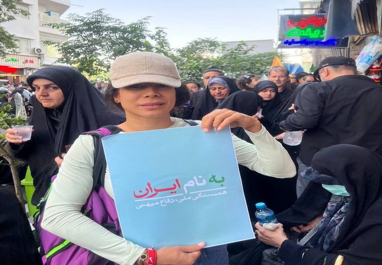چند تصویر از زنان با پوشش متفاوت در مراسم تشییع شهدای حمله اسراییل