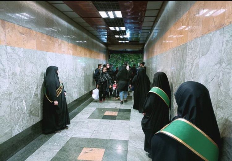 انتقاد روزنامه اصولگرا از حجاب‌بان‌های مترو تئاتر شهر