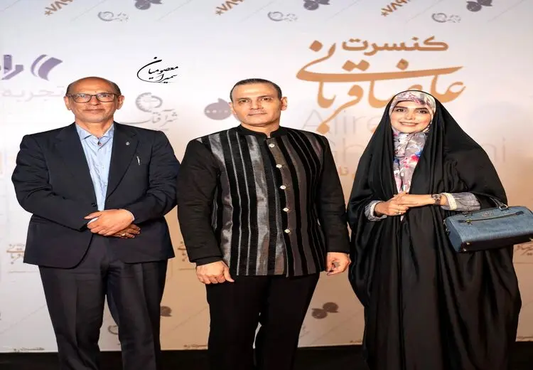 عکس مجری تلویزیون با پدرش در کنسرت علیرضا قربانی