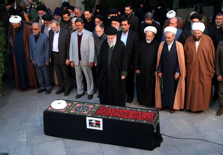 نوه های ابراهیم رئیسی در آغوش رهبر انقلاب + عکس