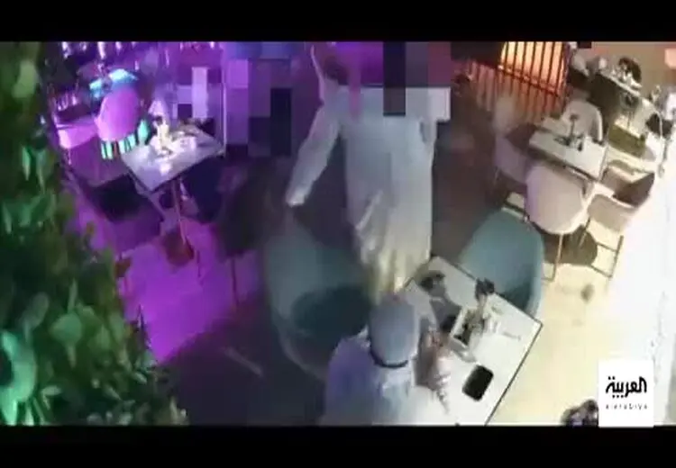 لحظه دستگیری دو کارمند سعودی در زمان اخذ رشوه! 