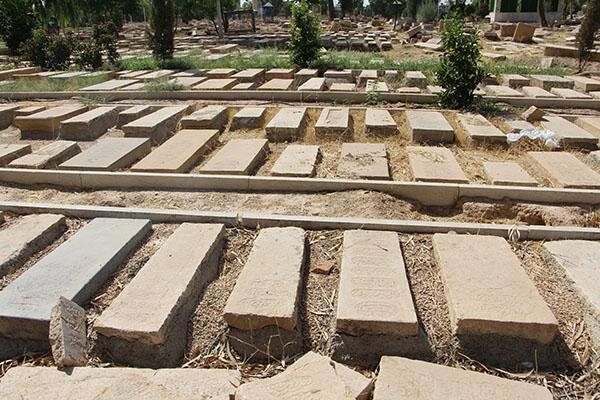 تعرض به گورستان هزار سالۀ شیراز