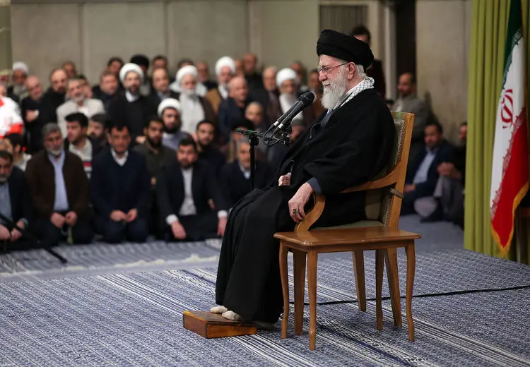 رهبر انقلاب: فتنه اخیر شبیه کودتا بود که سرکوب شد/ آمریکایی ها بدانند که اگر این دفعه جنگ راه بیندازند، این جنگ، جنگ منطقه ای خواهد بود