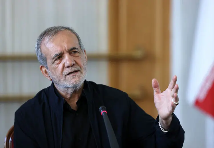 پزشکیان: حتی کسانی که زندانشان کرده بودیم پای ایران ایستادند