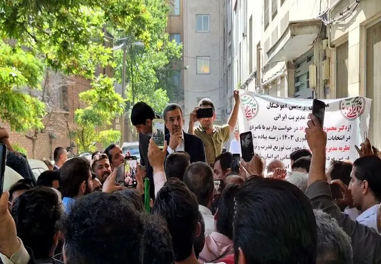 احمدی نژاد: با چهارتا اقدام مشکلات اقتصادی حل می‌شود اما نمی گویم/ به من فرمان دادید بیایم!