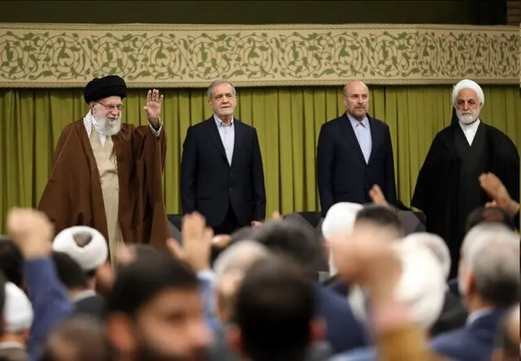 رهبر انقلاب: پشت لبخندهای دیپلماسی، کینه و دشمنی است