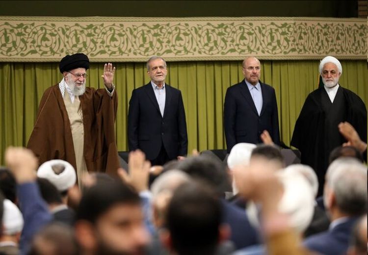 رهبر انقلاب: پشت لبخندهای دیپلماسی، کینه و دشمنی است
