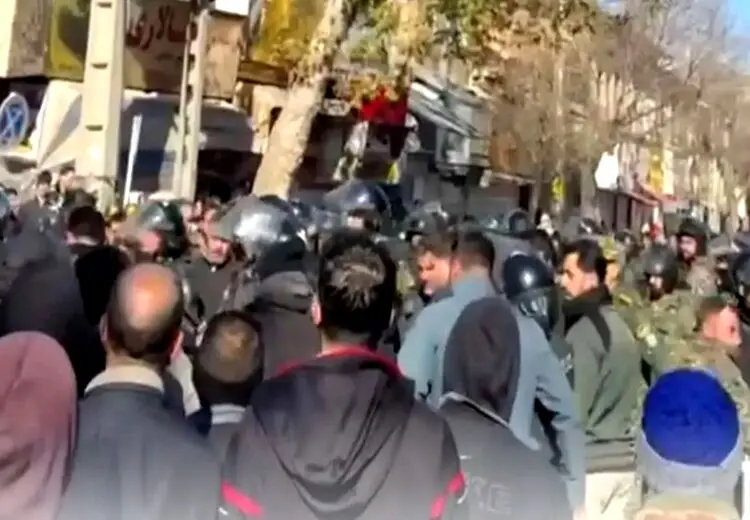 دفتر امام جمعه جونقان به آتش کشیده شد