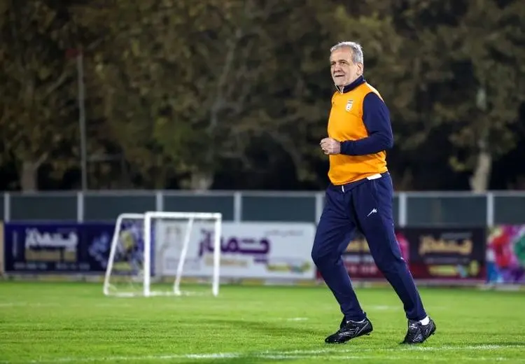 پابه‌توپ‌شدن پزشکیان همراه با ملی‌پوشان فوتبال